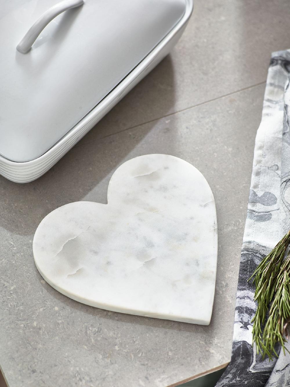 Seraphine White Marble Heart Trivet